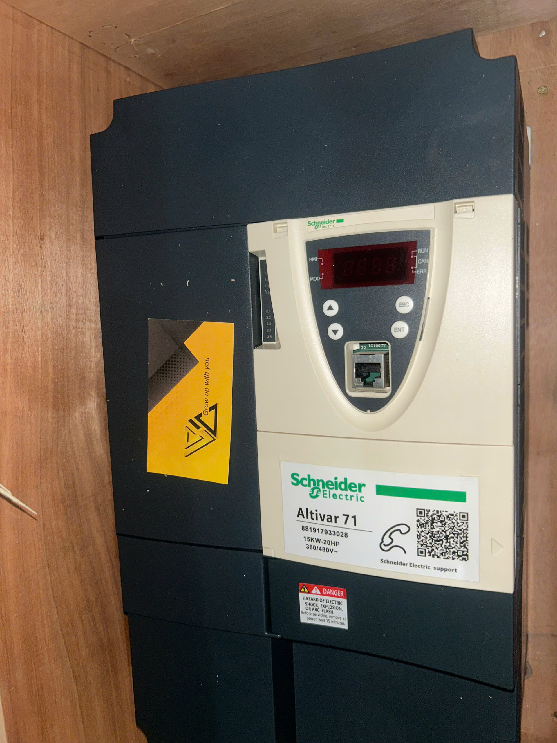 Biến tần AVT71HD55N dùng trong công nghiệp nặng